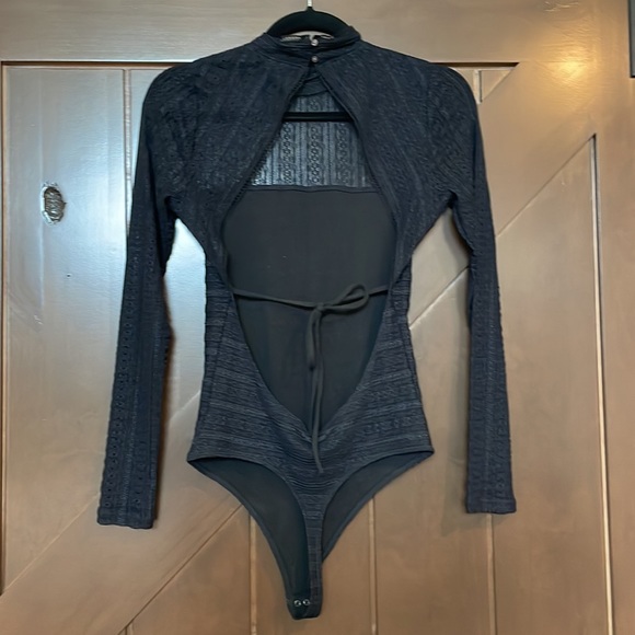 NWOT black lace, mock neck, backless body suit. Abercrombie & Fitch, size medium - Picture 3 of 5